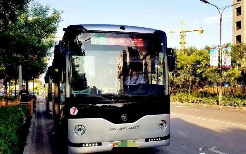 西安公交站点调整信息：
1. 恢复“长安街十字”北长安街与西长安街十字北路西站点