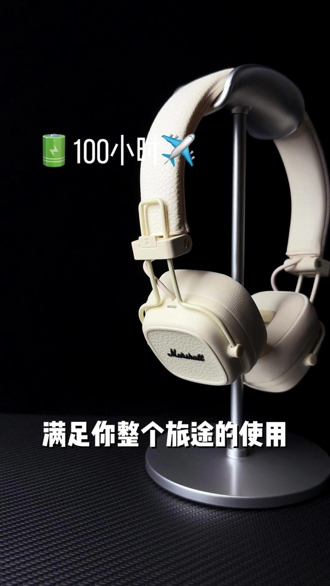 🎵简介：
1️⃣造型：经典造型，白色让人眼前一亮，一贯的方形耳罩，表面覆盖家族