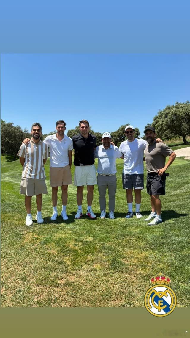 东契奇也去打高尔夫了～～ ⛳️  湖人休赛期
