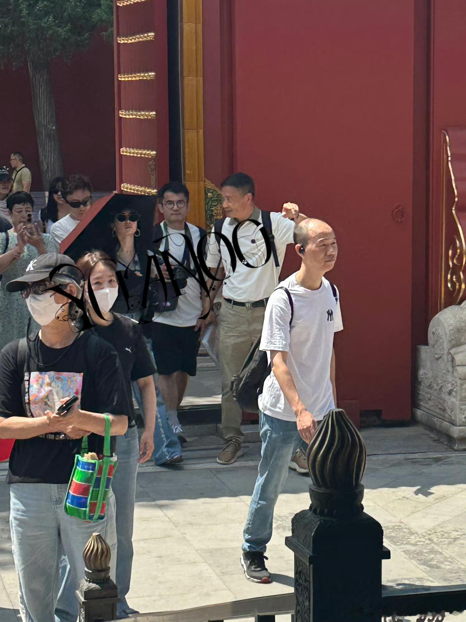 蔡依林故宫故宫偶遇妈咪蔡依林！好激动妈咪就站在我旁边跟我看同一个雕像！终于等到妈