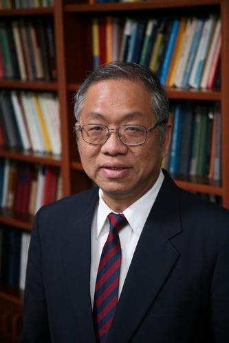“遮羞布被扯掉了！” 美籍华裔数学家丘成桐曾表示：中国的数学水平比美国落后了 8