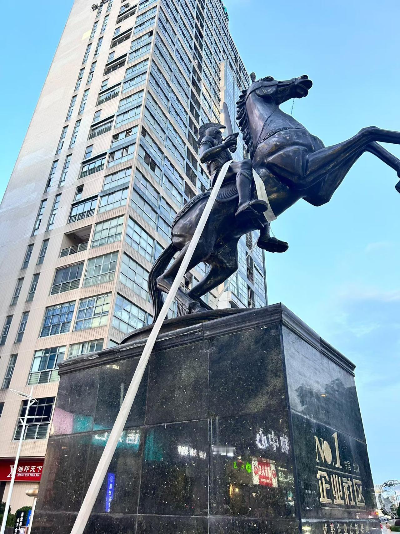 “巴威”到底来不来
前几天都在讨论台风“巴威”的到来，为把灾害影响降到最低，各地