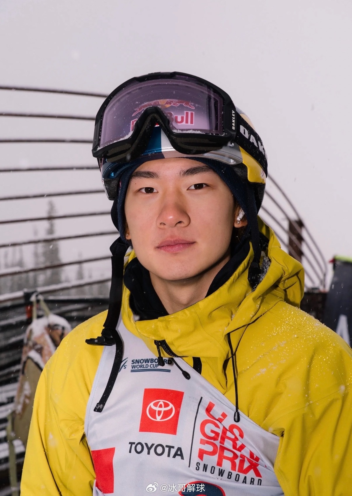 苏翊鸣又创中国单板滑雪历史在国际顶级单板滑雪赛事中，苏翊鸣凭借稳定发挥拿下关键荣