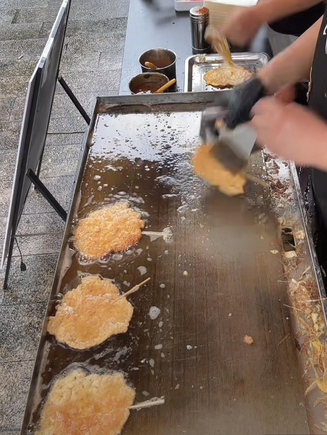 一个小小的网红小吃，只要用心做，也能有月入过万。

嘉兴现在哪个网红小吃比较火？