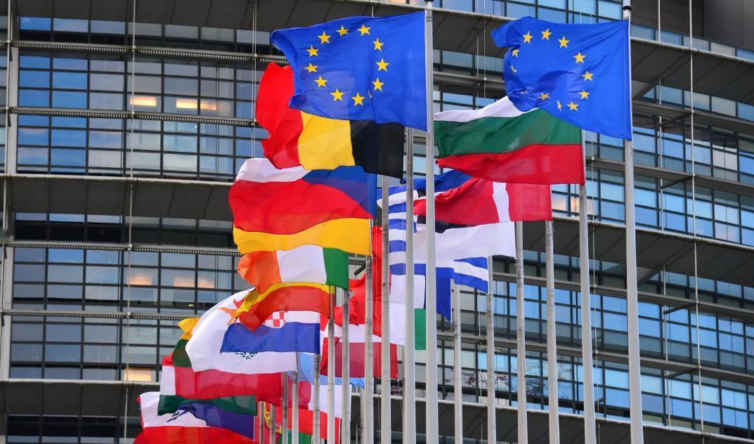 欧盟咋成香饽饽了？

曾经被英国决绝脱离、挪威两度拒之门外的欧盟，如今迎来反转。