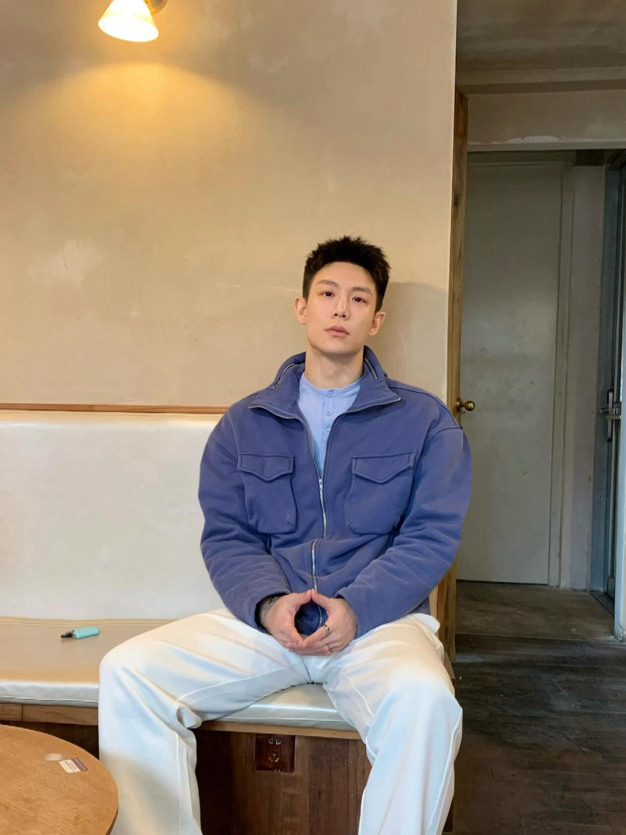 四十岁又怎么样？依旧帅气迷人