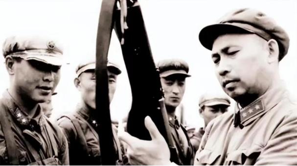 1949年12月，李天佑赴任南宁负责剿匪事务，结果一年来土匪越剿越多。主席发来电