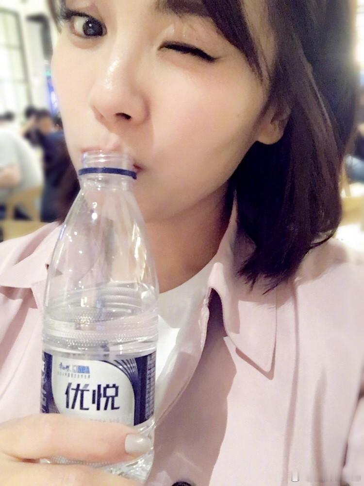 吃了今年自己摘的第一个桃子🍑大概就是下面这种味道的👇🏿 
