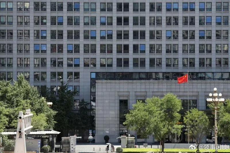 中美代表团在马德里举行经贸会谈， TikTok 稀土都是焦点。

中方：国务院副