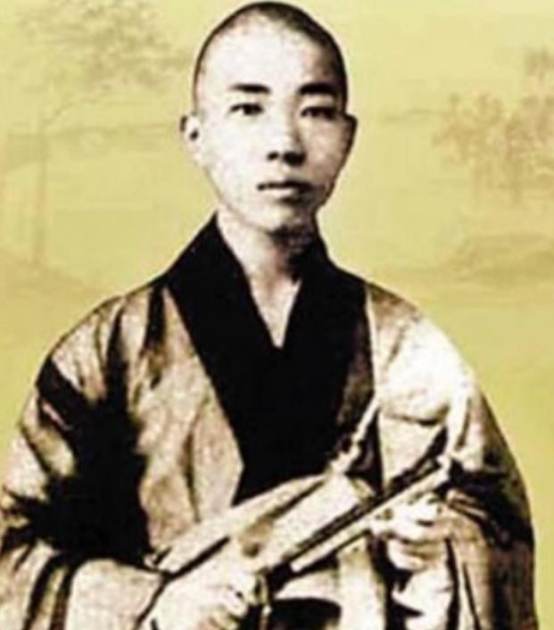 1909年，一和尚和一个女子一见钟情，但和尚从未与之接触，过了几天后，女子问她其