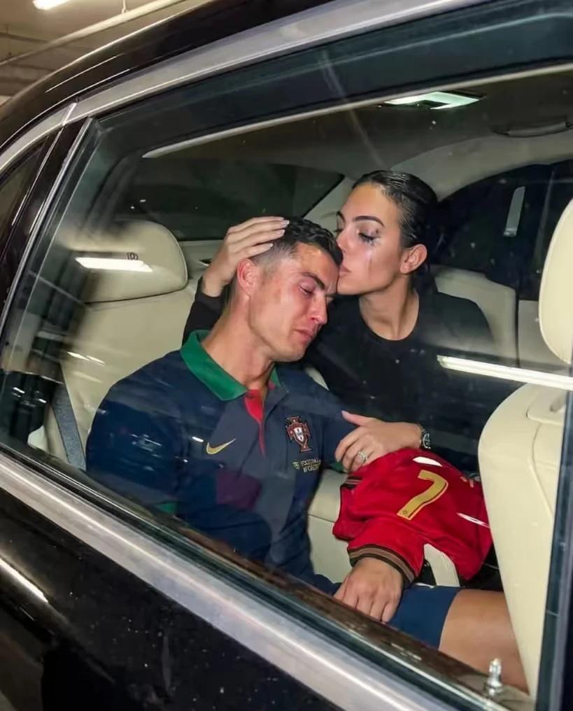 为什么球星女友里只有她喜欢秀包？
看乔治娜的ig基本每张照片都有张爱马仕，但是看