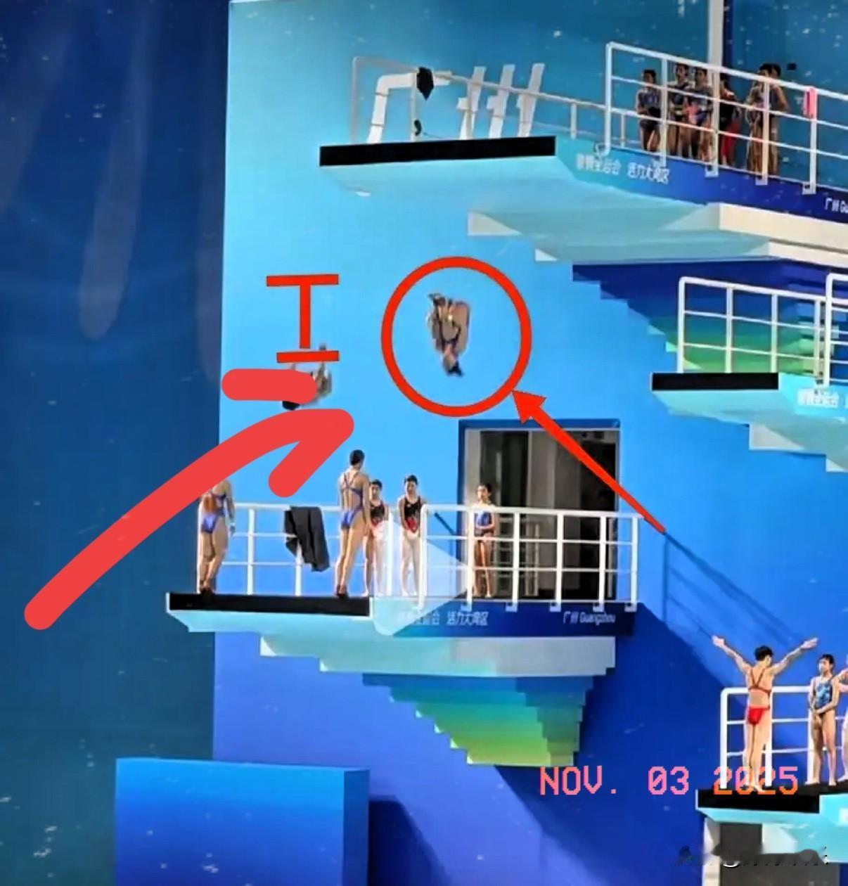 谁懂啊！
全红婵复出夺冠这事儿，
越看越觉得她太牛了！明明体重比搭档重，却能跳得