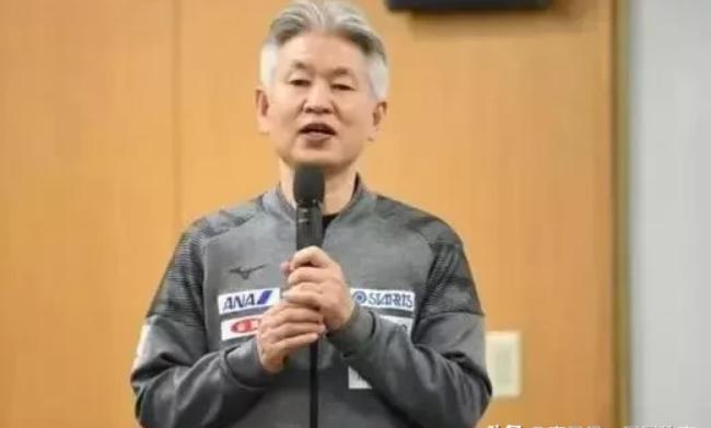 日乒主教练渡边武弘近日接受专访，发表了以下深刻见解：
1. 谈及东京奥运会的辉煌