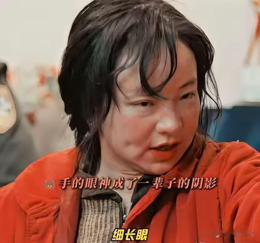这就是实力演员的底气吧！
《悬案》播了20集，
全网讨论最多的不是男主岳云鹏，