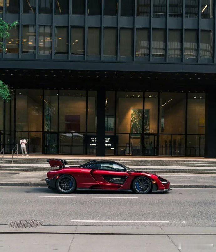 探索红黑双拼的魅力，感受塞纳键盘的每一次敲击都如诗如画。选择红黑双拼，让生活充满