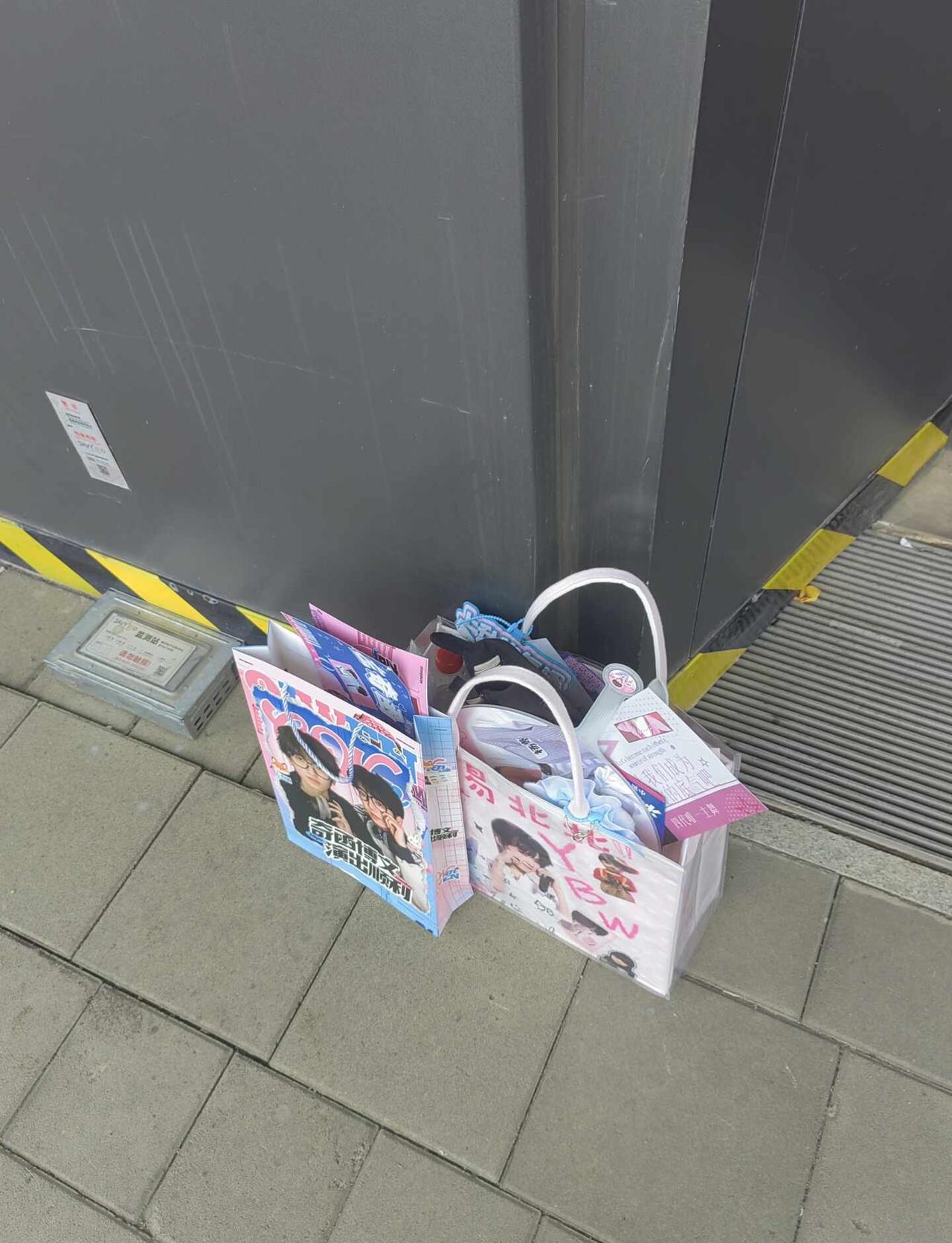 杨博文互换
快来 还有几份杨博文