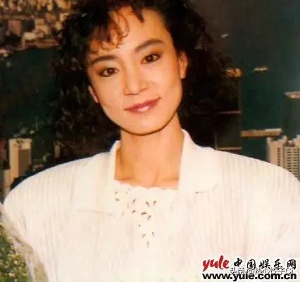 琼瑶御用女演员刘雪华，如今常年独自居住，只有几只小狗相伴。看着旁人儿孙绕膝，总会