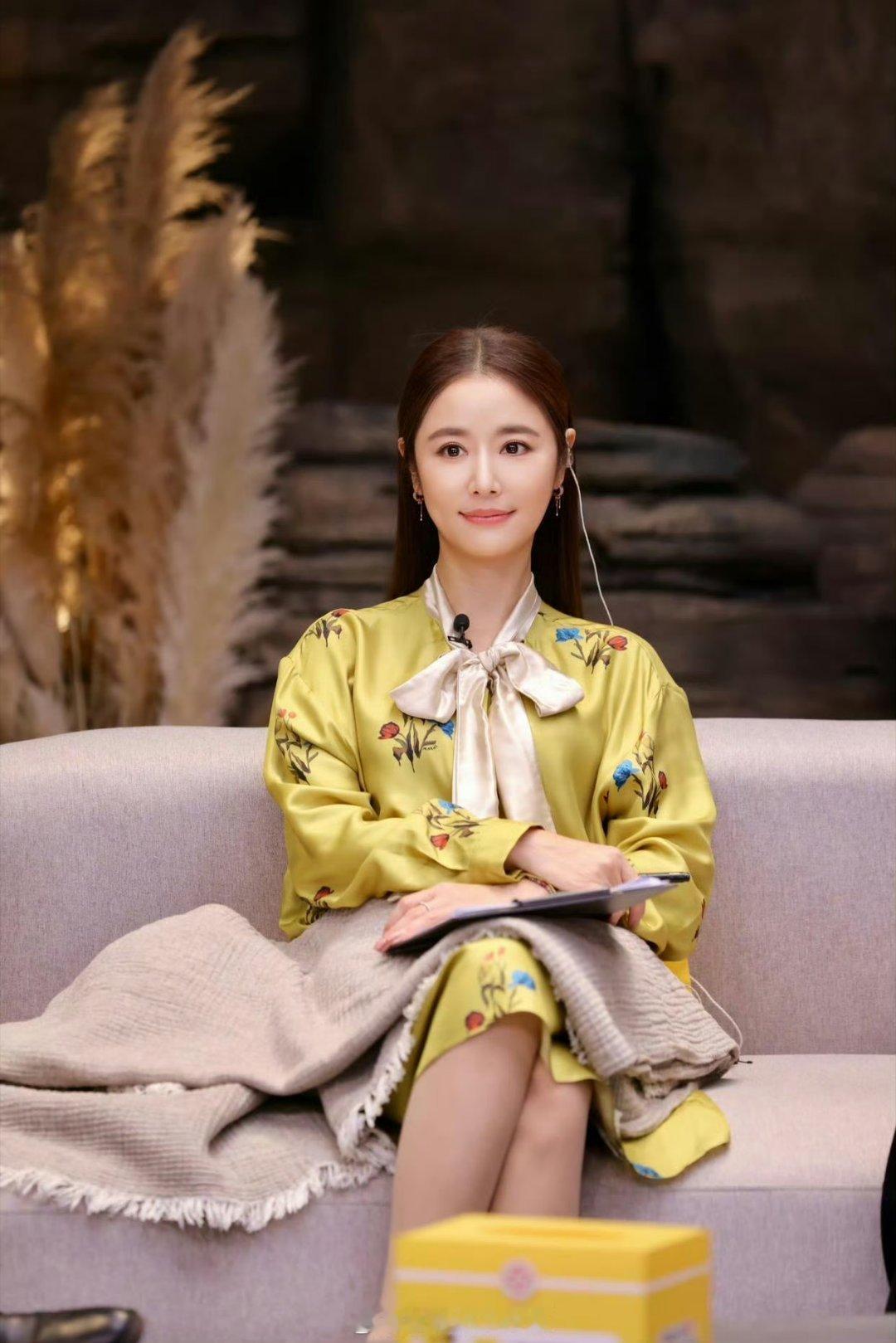 林心如是怎么保养的，50岁的人像20岁，这脸太逆天了 