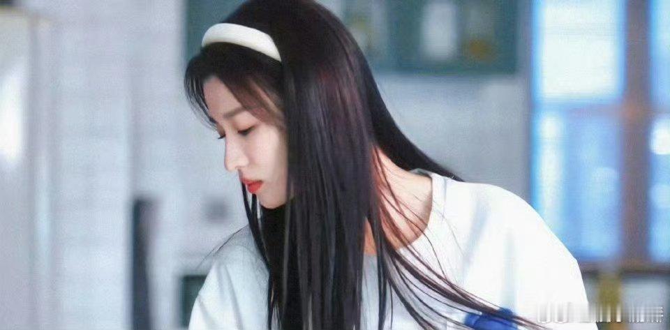 把委屈和坚强揉进眼神里，王楚然这演技真的让我狠狠共情了~ 王楚然生活化演技好鲜活