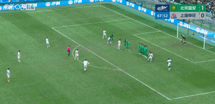 北京国安vs上海申花比赛第68分钟，陈晋一任意球直接破门，扳平比分！北京国安1-