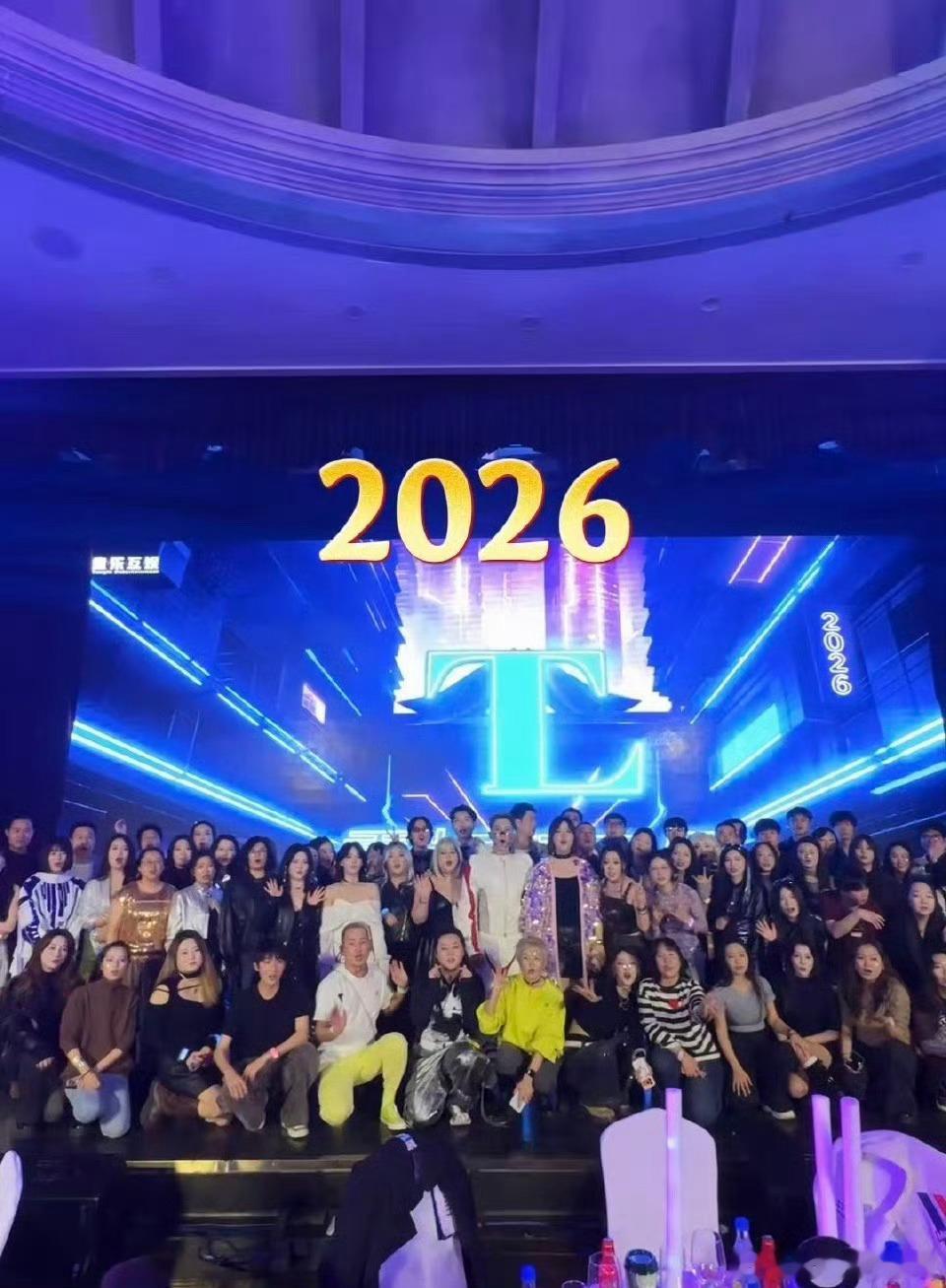 贾乃亮公司年会奖励万元红包这才是神仙老板，不搞虚的直接发钱，太羡慕了，贾乃亮工作