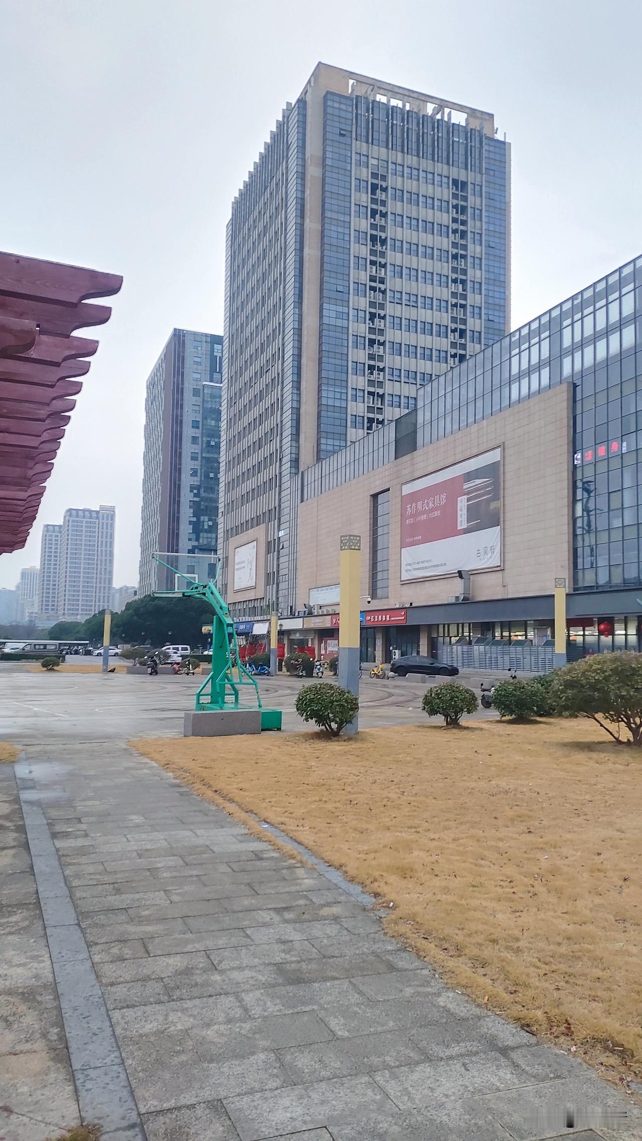 2月10日早晨7时苏州活动场地 ，苏州市相城区中翔时尚广场北广场沿河健身步道，晨