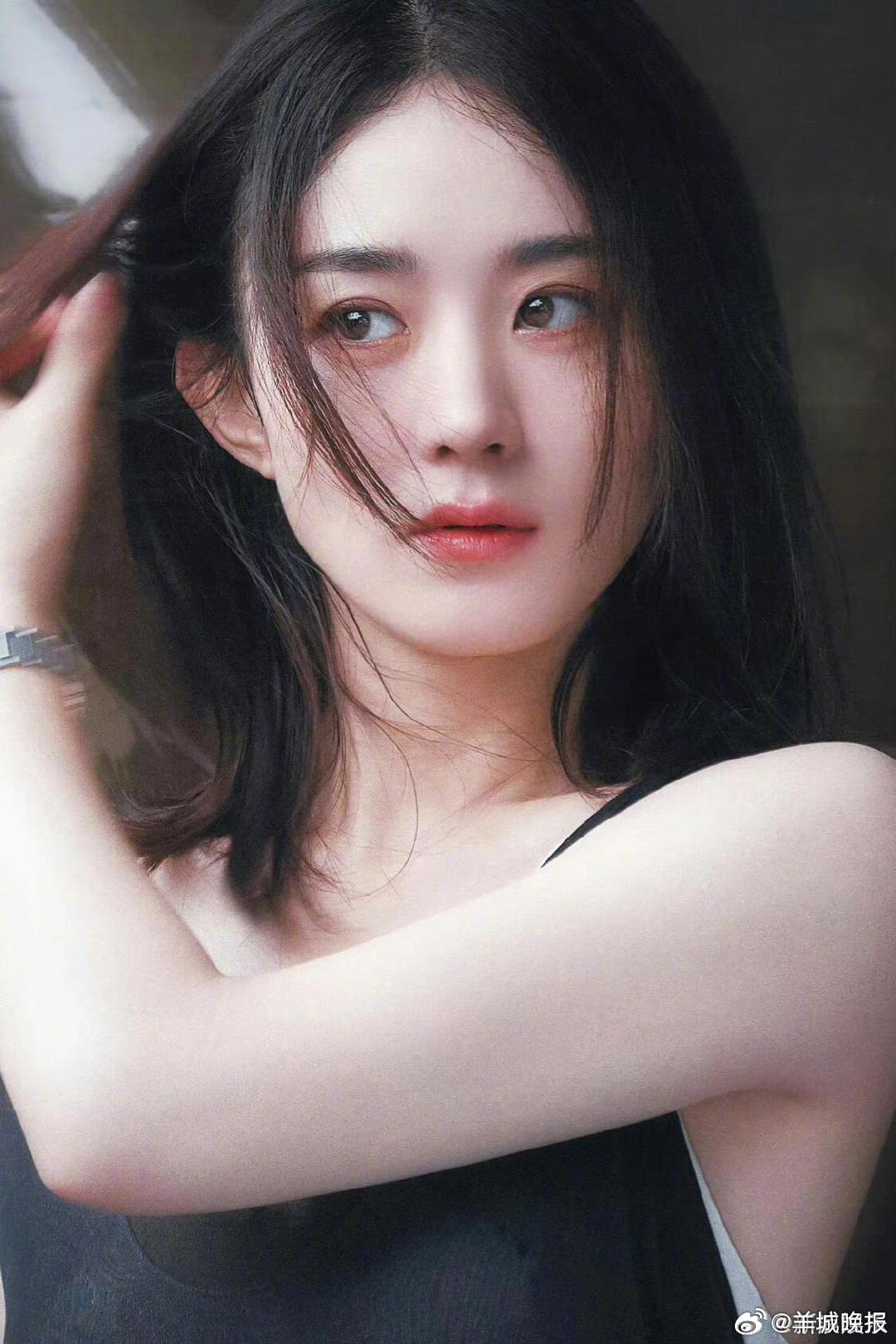 【镜头前极致反差感的她们，你最pick谁】镜头前极致反差感的她们，上一秒是清冷女