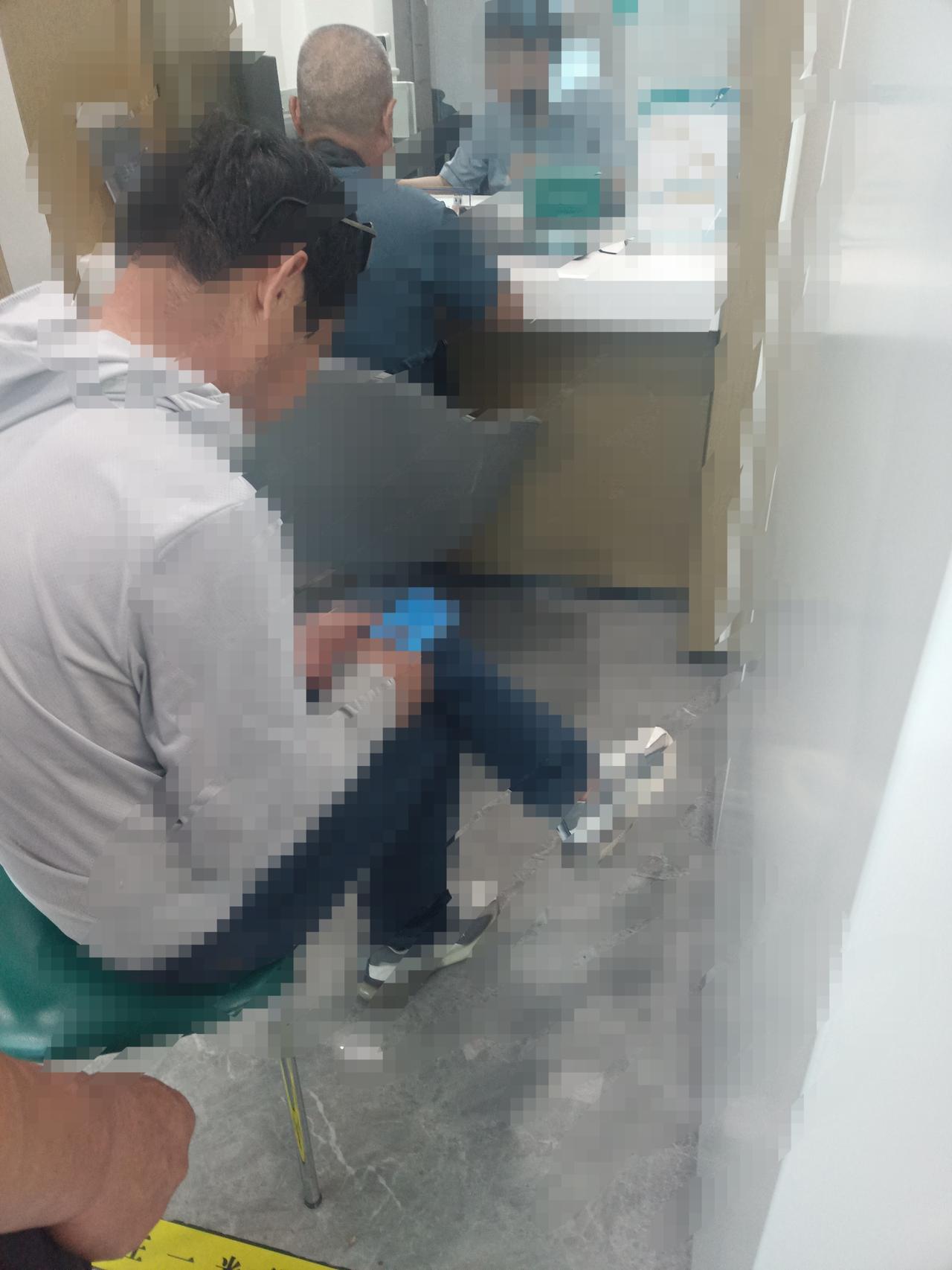去农行办业务，柜员是个挺年轻小伙子。一问得知是去年毕业于张家口学院计算机专业的，