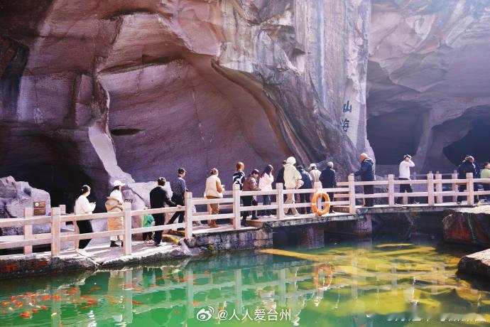 千洞之岛的三门蝶变蛇蟠岛兼具人文底蕴与山海风光。三门围垦纪念馆镌刻着先辈围海造田