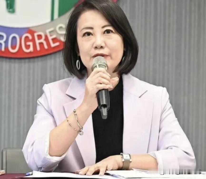 蓝营内部冲突持续发酵，民进党吴思瑶公开表态，认定韩傅双方都存在责任
 
韩国瑜当
