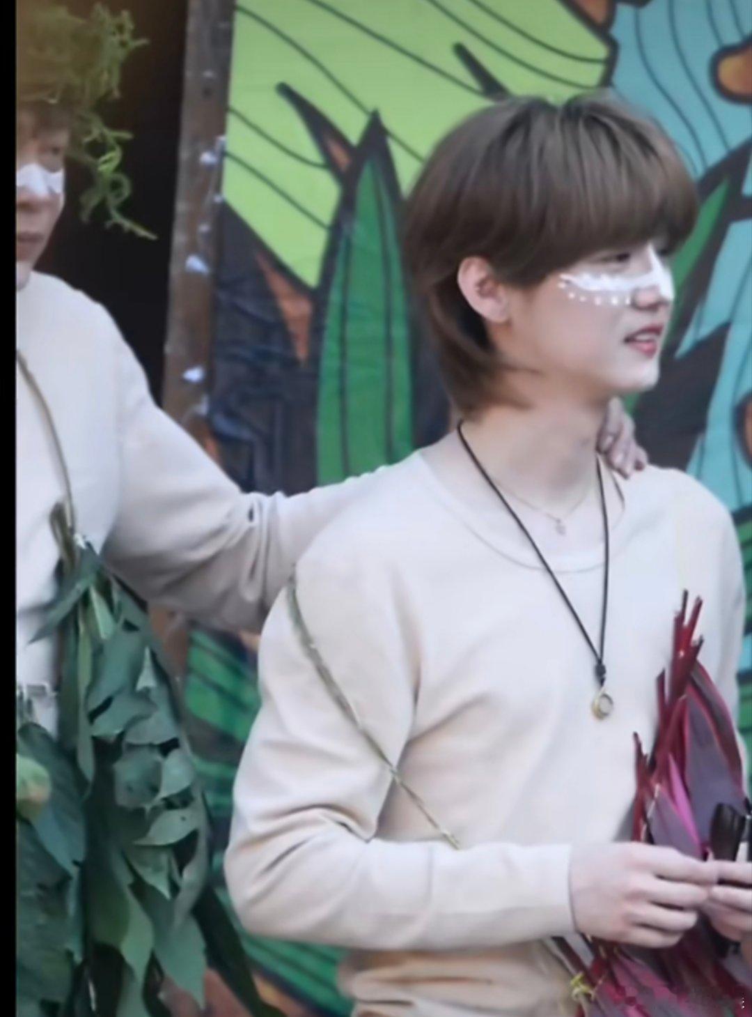 鹿晗脏脏包鹿晗从雪媚娘变成脏脏包鹿晗从雪媚娘变成脏脏包，哇塞，