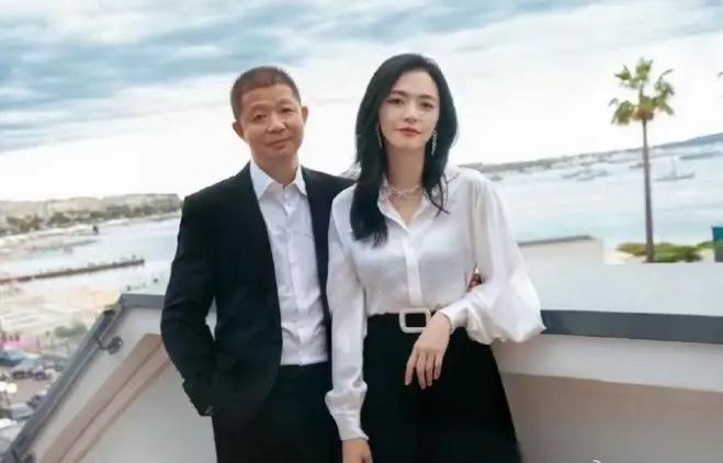 姚晨后面这位男士是谁？