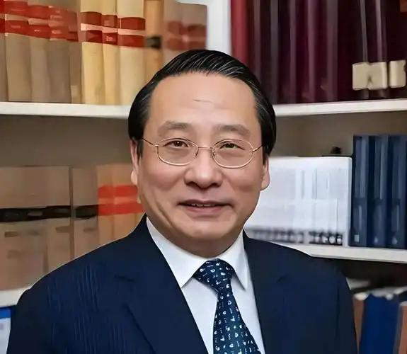中央这次对裸官动真格的了，清理的不只是几个人的家庭安排，而是要把那种“老婆孩子在