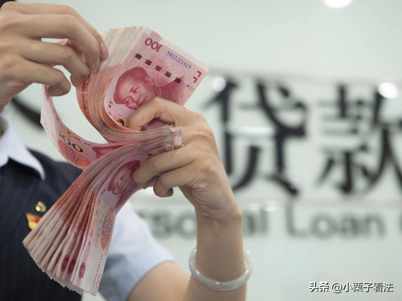 广东深圳，女子遇到经济困境，于是在微粒贷上连续借了两笔款共计65000元。因未按