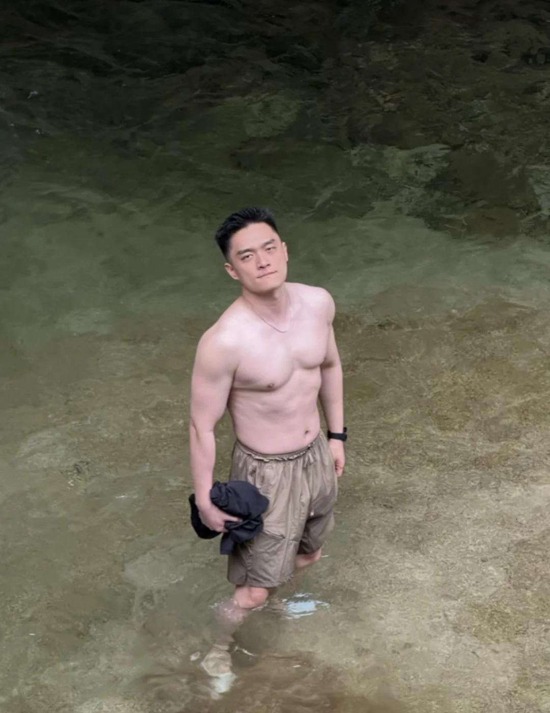 脂包肌 最野户外照
脂包肌 最野户外照