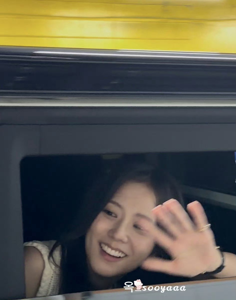kimjisoo  车窗精灵在线🧚♀️永远摇下窗子，和粉丝积极互动🥹你是最好