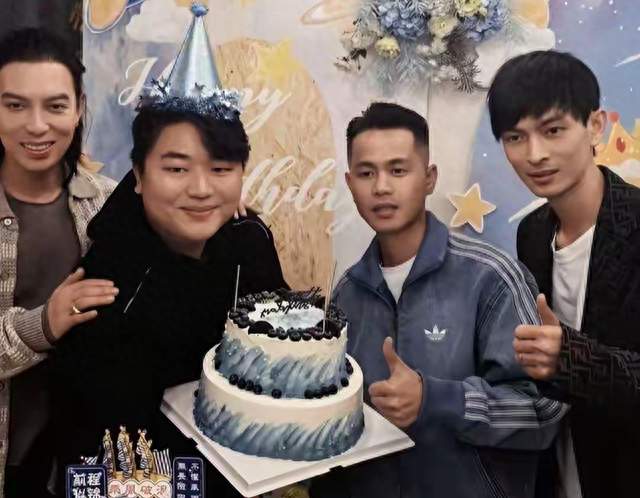 全红婵哥哥全进华生日，和一枝梅、四公子合照，气氛很好