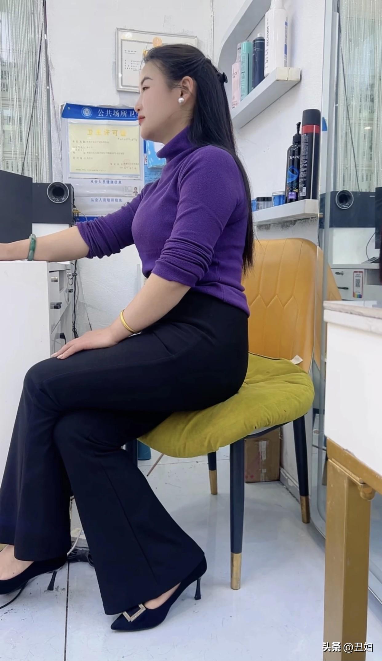 其实，气质是后天打磨出来的。首先要接纳自己，别嫌弃长相、拿缺点和别人比，不接纳自