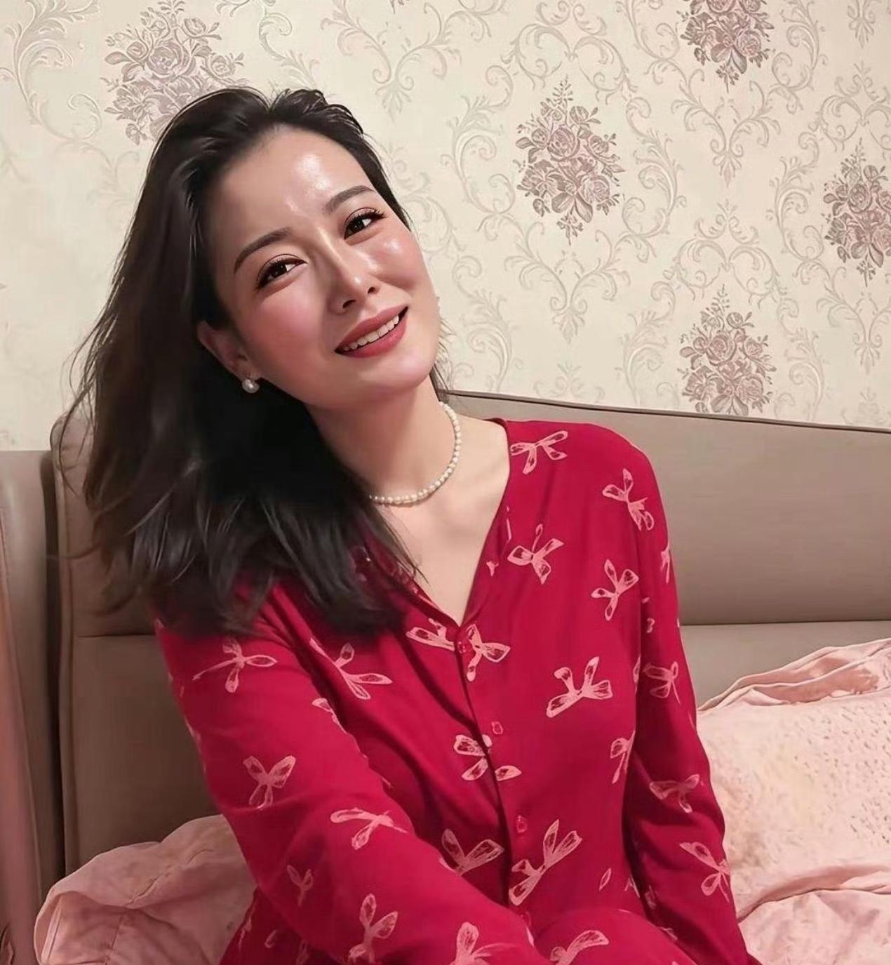 都说红酒醉女人，两杯红酒下肚，这效果果然不一样了。 ​​​
