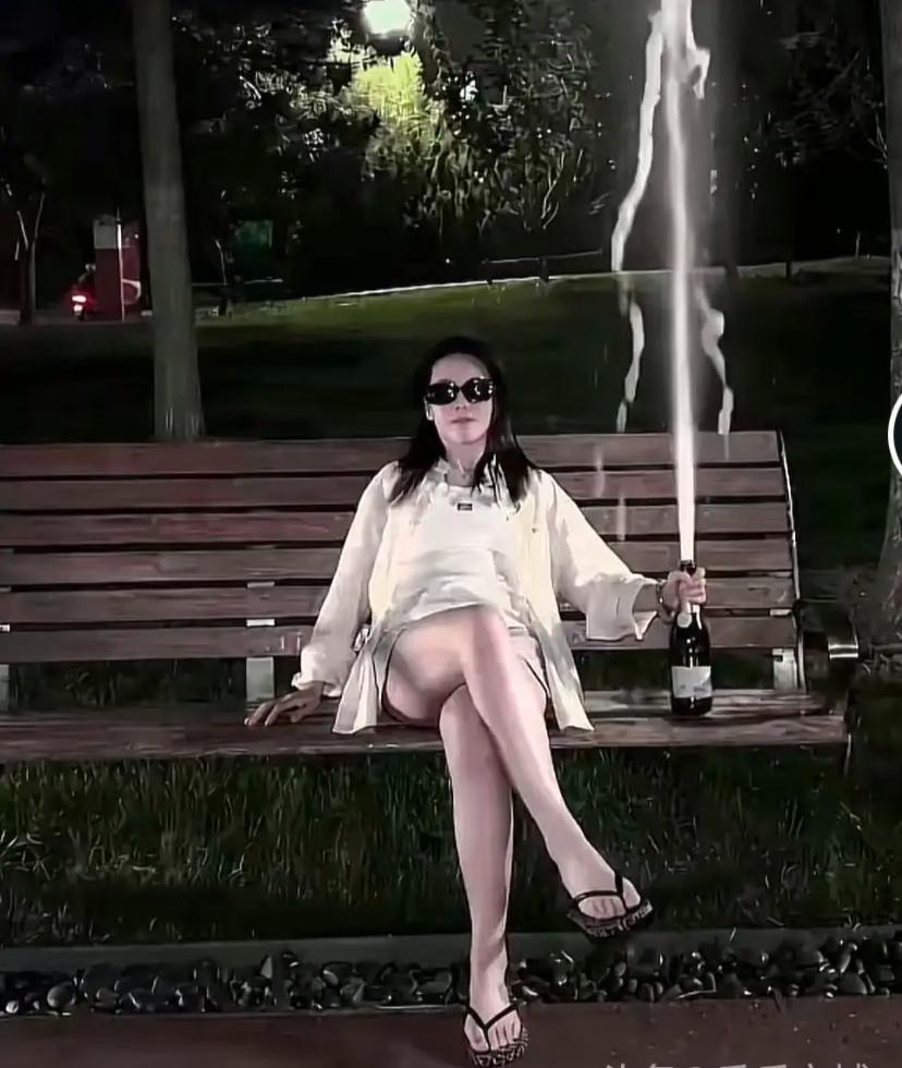赛场上的“猛女”，
我们眼中的乖乖女，
突然释放的那一刻，
看到了真实的自我。