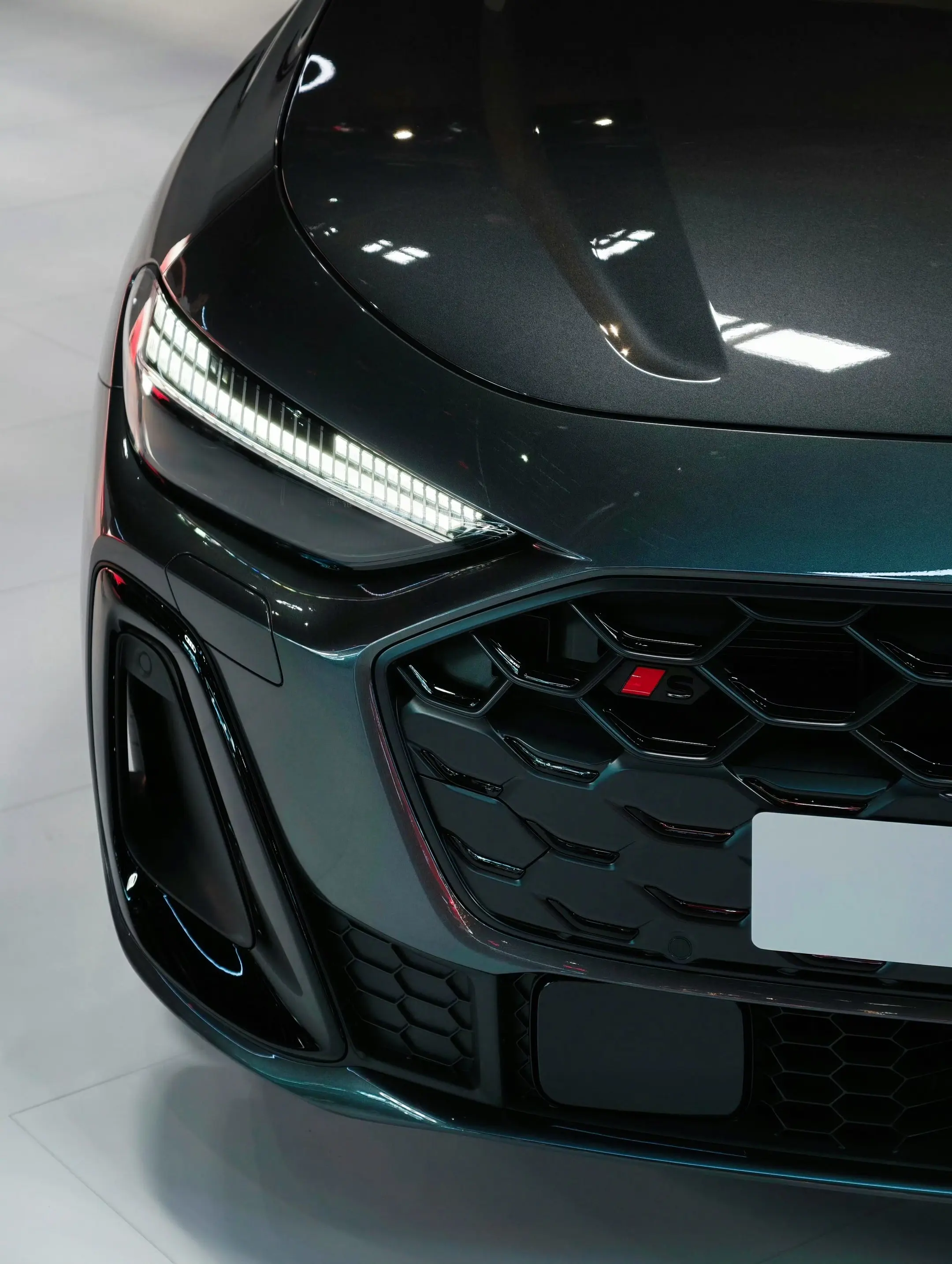 奥迪S5 Avant来了，最会设计旅行车的品牌，姿态很棒，没有夸张的套...