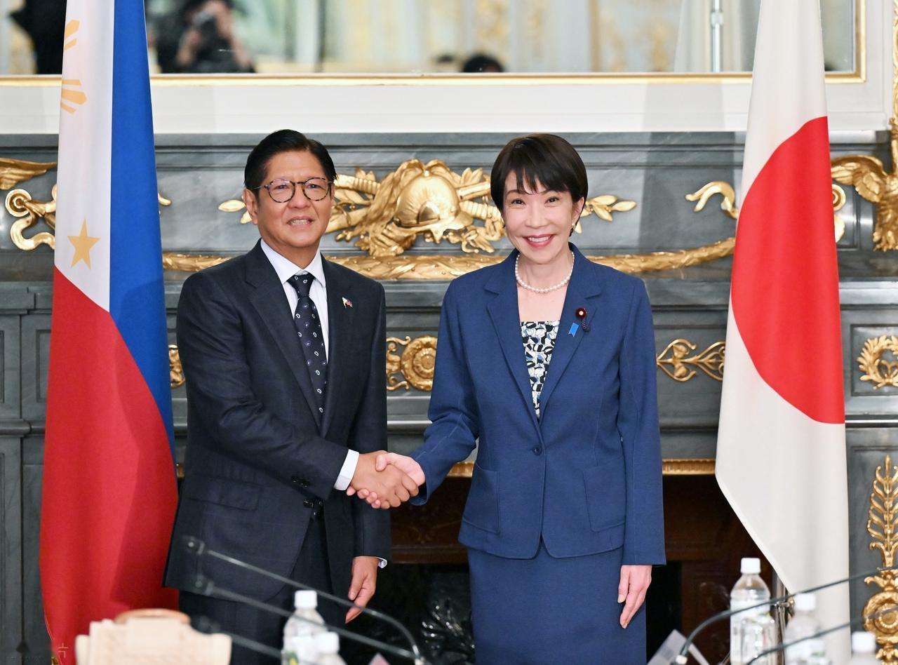 日本这次，真摊牌了。

有些戏，演着演着就不装了。
日本自卫队最近在冲绳宫古岛、