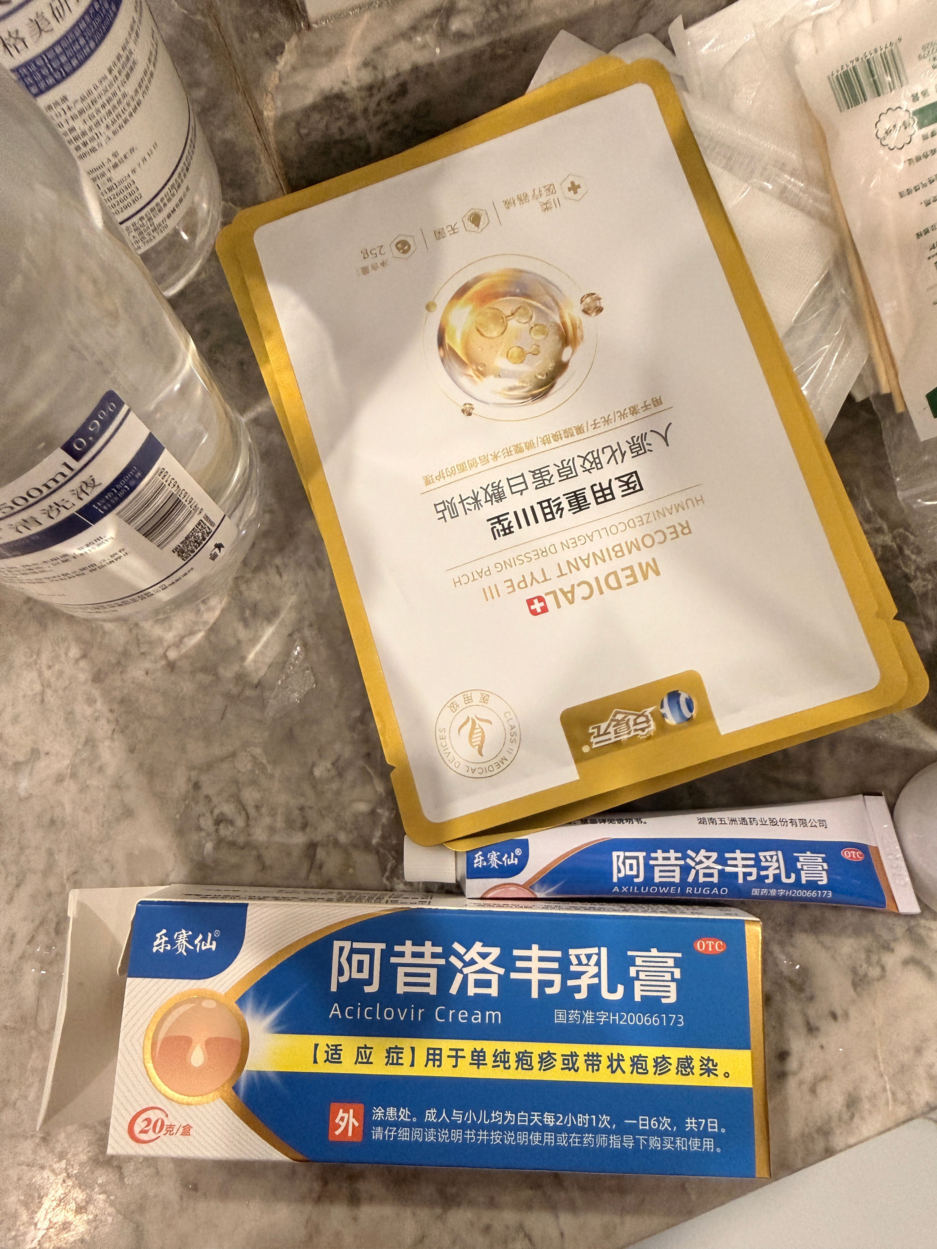 每天做护理贼麻烦 要涂这涂那 眼见着皮肤马上好了 嘴巴上面那个病灶又开始长疱疹了