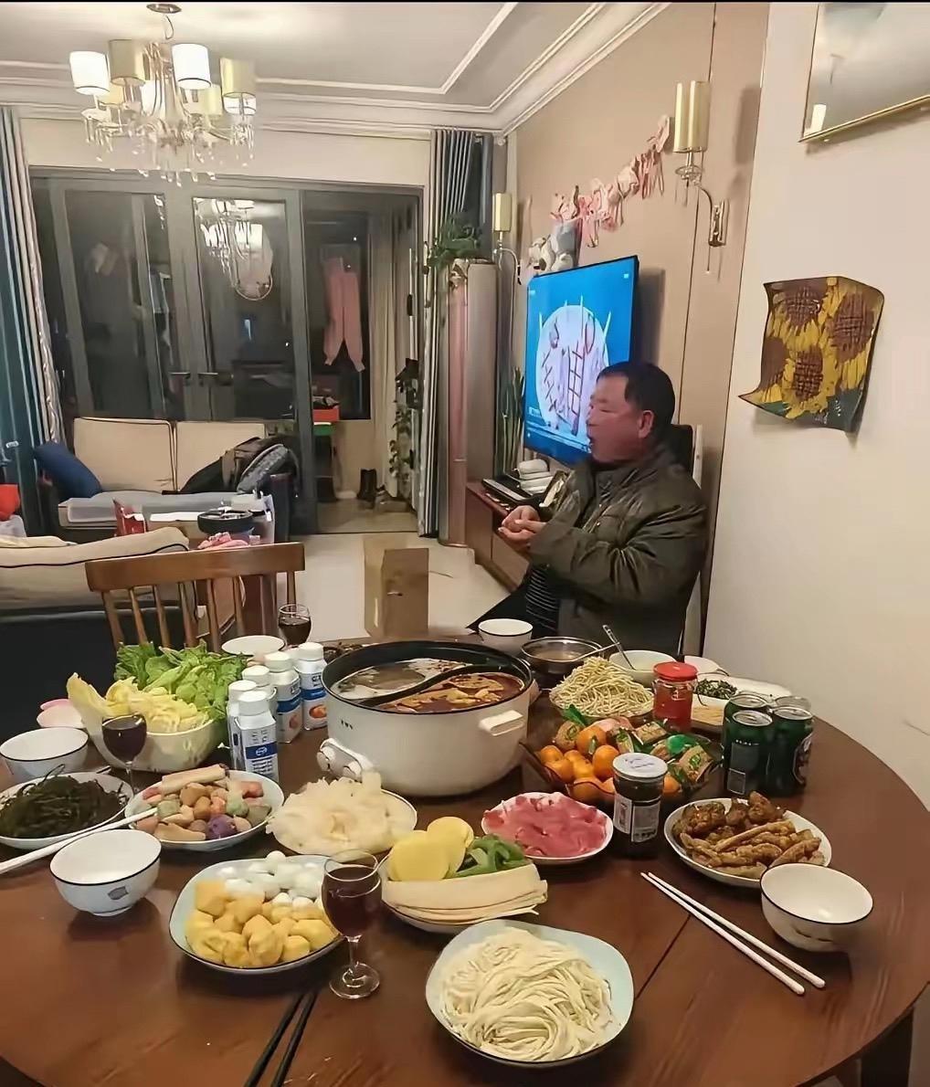 庆祝公公退休了 大家觉得这一桌子丰盛吗 