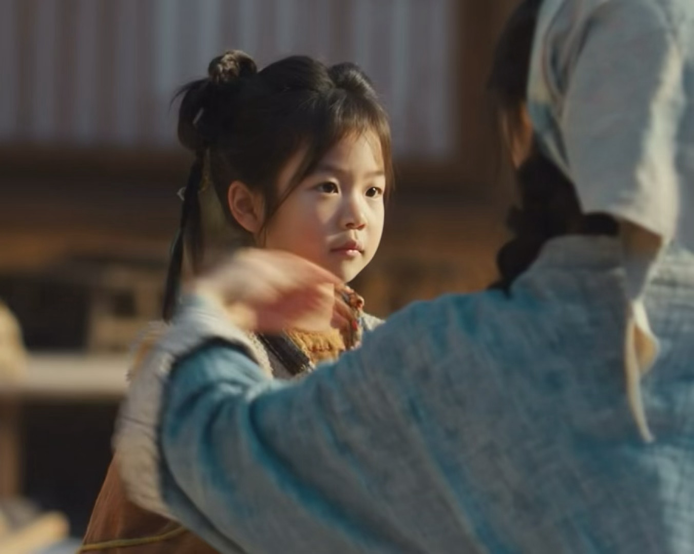 我小时候好像也是被这么洗脸的 逐玉