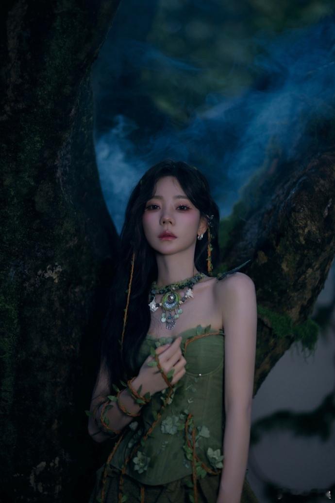 #张紫宁精灵公主##被张紫宁水灵灵的美到了#张紫宁的演唱会造型总是那么别具一格，