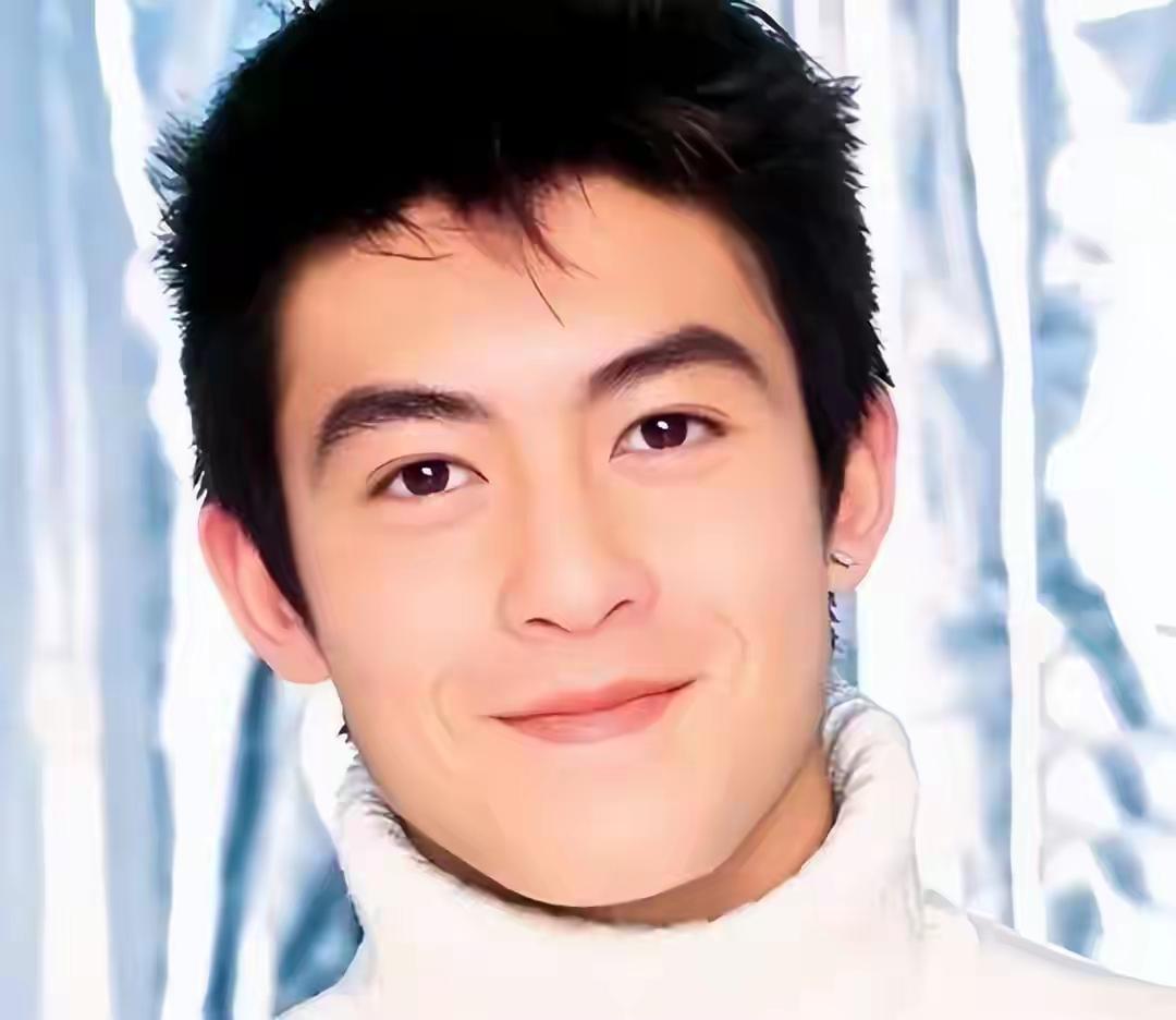 标题：“…‘牡丹花下死做鬼也风流’：当初风流成性的陈冠希，如今成了这样………”