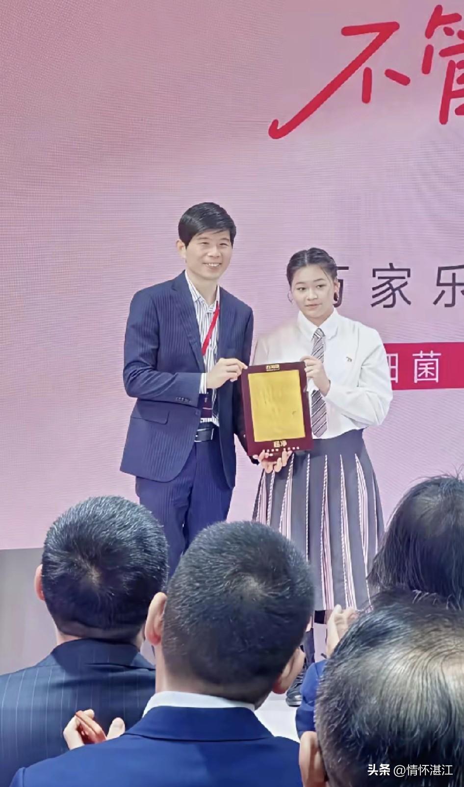 奥运会冠军全红婵进军商业广告，签约成为国内知名品牌万家乐的代言人。从全网的报道热