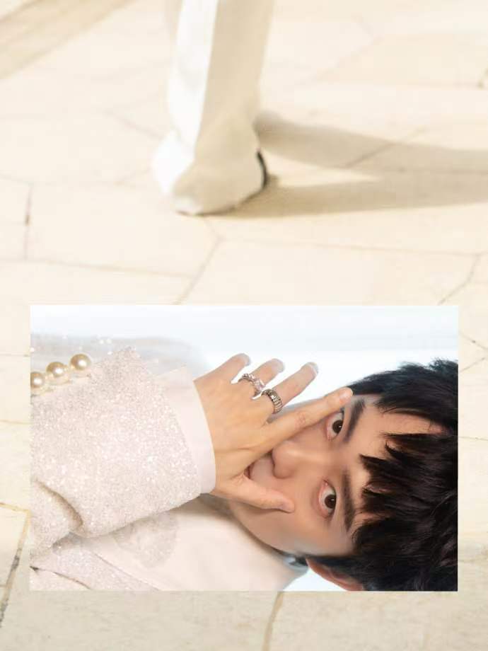 秦昊李克勤再唱披哥兰亭序秦昊李克勤粤语三连唱披哥售后天花板！两人再唱兰亭序，三首