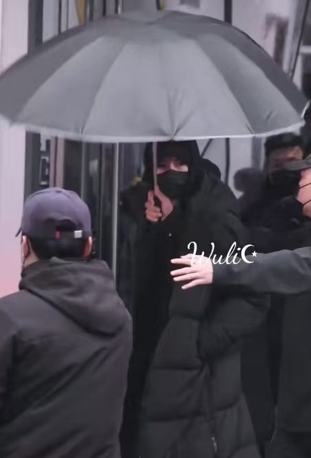 田曦薇张凌赫hi6上班路透 田曦薇、张凌赫录制hi6路透🈶 逐玉要来了！